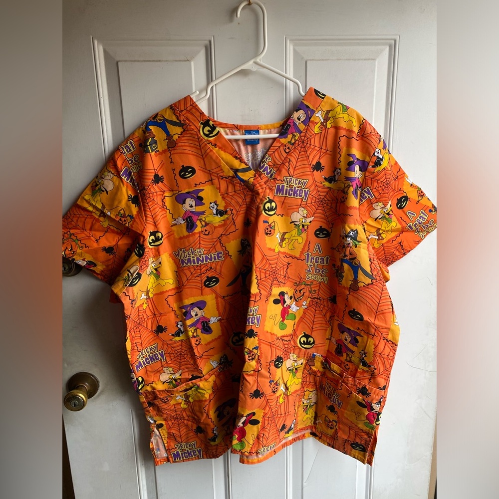 Tricky Mickey Mouse 3X scrub top